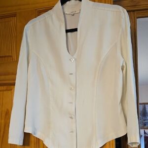 L. Bates Elegant Cream Women's Fitted Shirt.